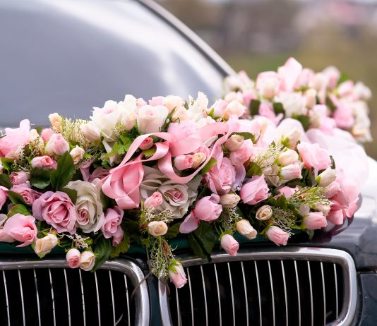 trouwauto bloemen